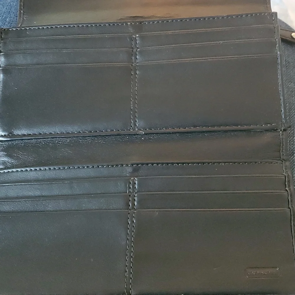 Coach wallet with Silver clasp - Picture 3 of 7